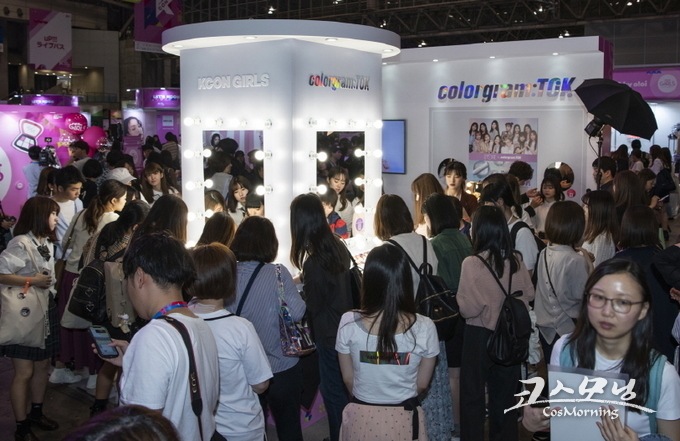 올리브영은 지난 17일부터 19일까지 열린 K-컬쳐 컨벤션 KCON 2019 JAPAN에서 자체브랜드 컬러그램톡을 앞세워 일본 시장에 한국의 뷰티 트렌드를 전파했다.