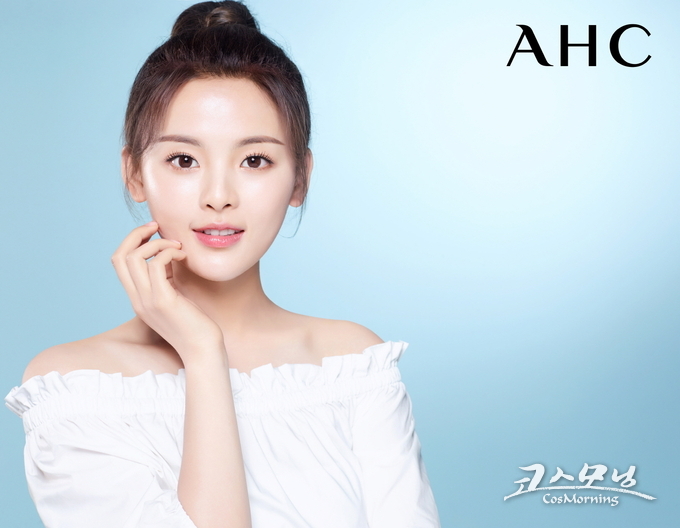  AHC 새로운 브랜드 뮤즈로 발탁된 중국 걸그룹 로켓걸스 양차오웨(杨超越 양초월).