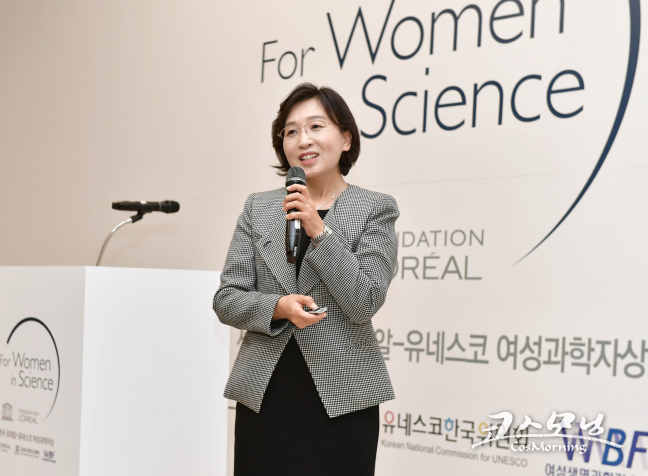 한국 로레알-유네스코 여성과학자상 학술진흥상을 수상한 이미옥 서울대 교수.