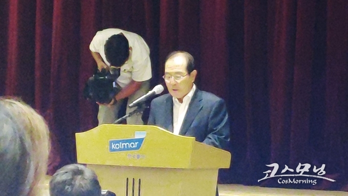 대국민 사과문을 발표하고 있는 윤동한 회장