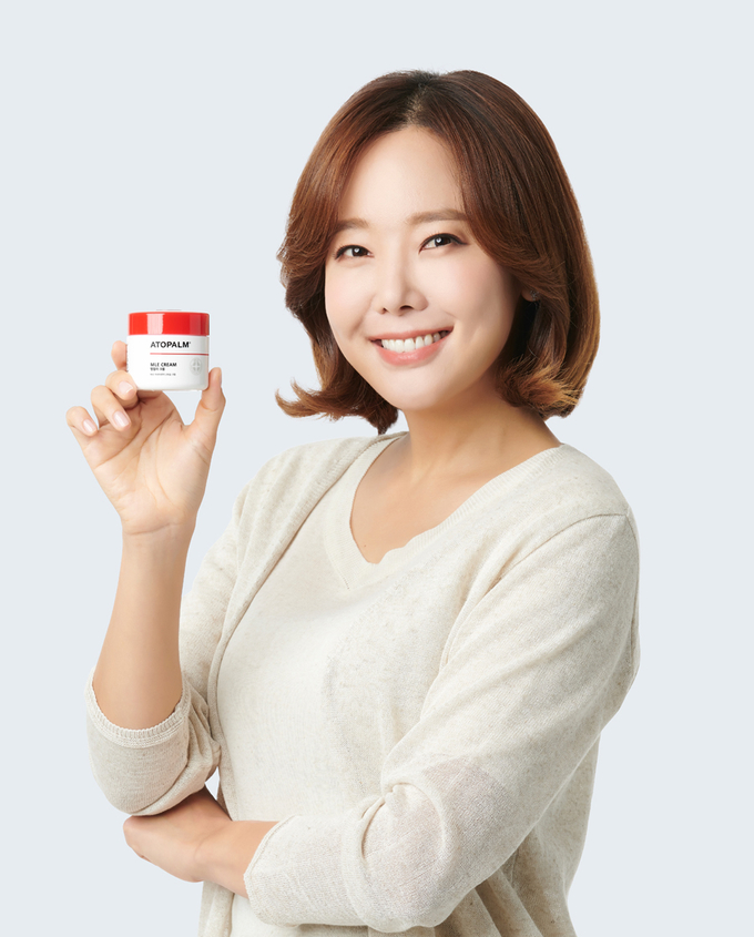 아토팜 새 브랜드 모델 소유진.