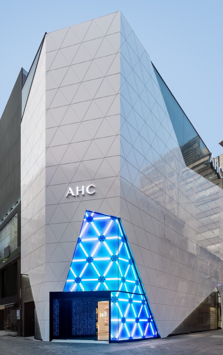 AHC가 서울 명동에 선보인 플래그십 매장 ‘퓨처 살롱’.