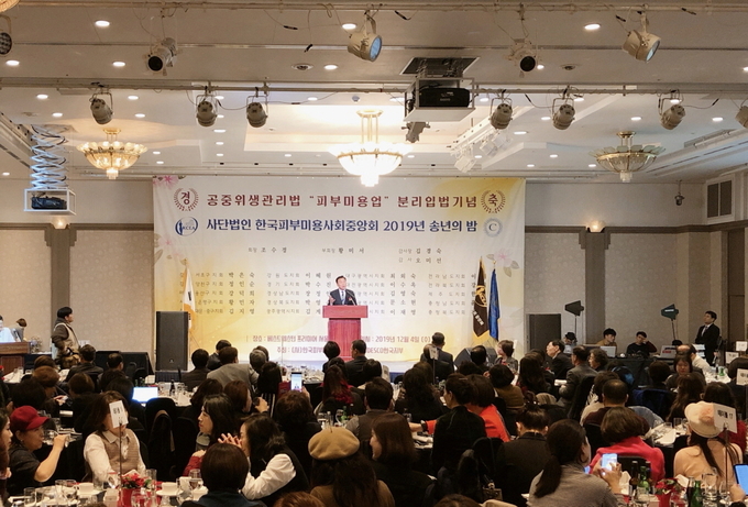 축사를 전하는 손학규 바른미래당 대표.