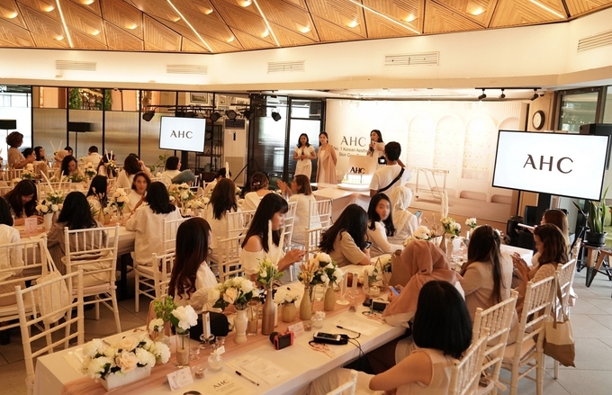 1월 인도네시아 뷰티업계 종사자를 초청해 연 AHC 브랜드 론칭 행사.
