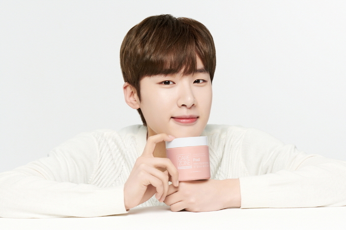 더마코스메틱 케어존의 새 얼굴 배우 김동희.