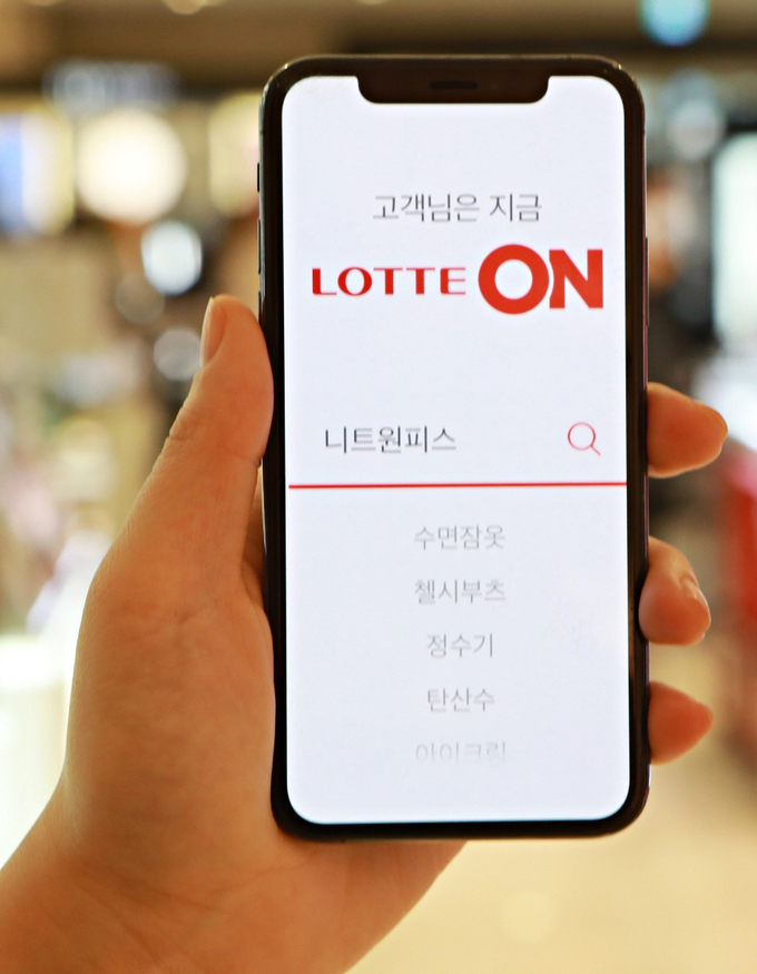 롯데온이 이달 말 롯데그룹 내 7개 온라인몰을 통합한 ‘롯데온(ON)’을 선보인다.