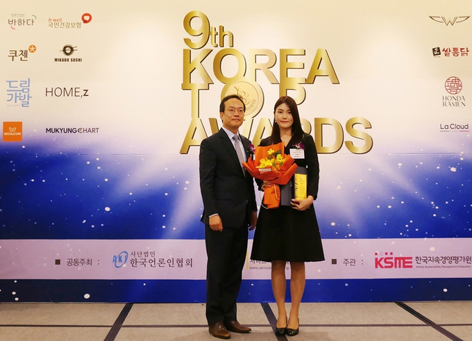 라벨영이 28일 서울 밀레니엄힐튼호텔 아트리움에서 열린 ‘제9회 코리아 탑 브랜드 어워드’에서 안전브랜드 부문 대상을 수상했다.