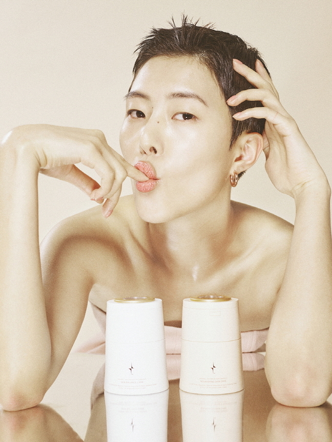 미니멀 화장품 브랜드 엘러브가 롯데백화점 분당점 뷰티 편집숍 비다벨로(VIDA’BELLO)에 입점했다.