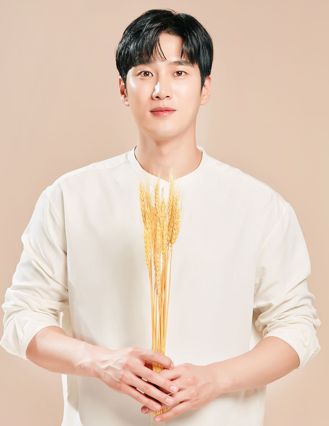 파파레서피 모델로 뽑힌 배우 안보현. 
