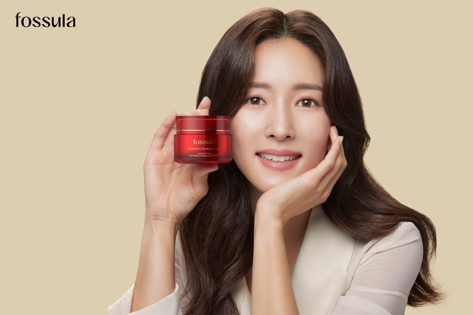 포슐라의 새 얼굴로 발탁된 배우 왕빛나.