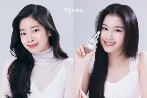 어퓨 새 얼굴로 뽑힌 트와이스 멤버 사나와 다현.