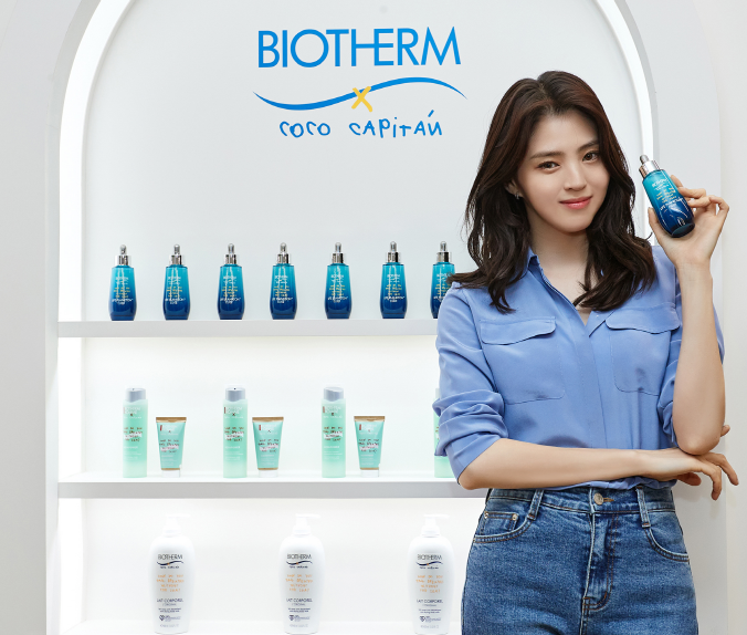 비오템×코코 카피탄 팝업 매장을 방문한 한소희.