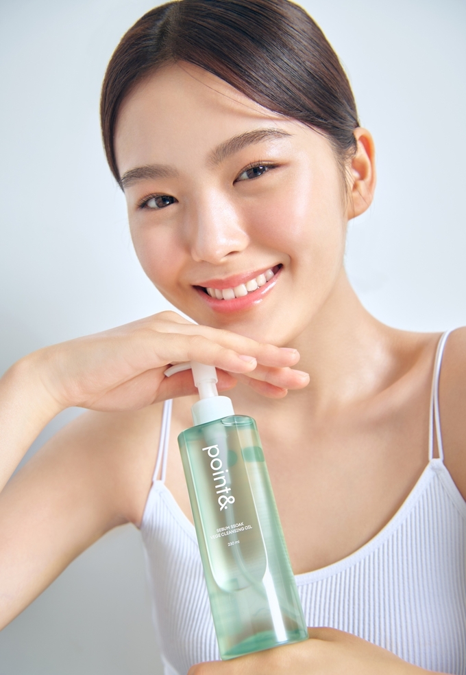 애경산업 클렌징 브랜드 포인트가 포인트앤(point&)을 선보인다.