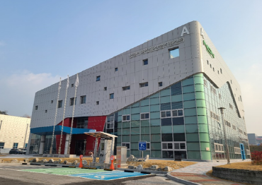 재단법인 남원시화장품산업지원센터가 과학기술정보통신부로부터 ‘유전자변형생물체 2등급 연구시설’ 설치 운영을 승인받았다. 사진은 남원시화장품산업지원센터 전경.<br>
