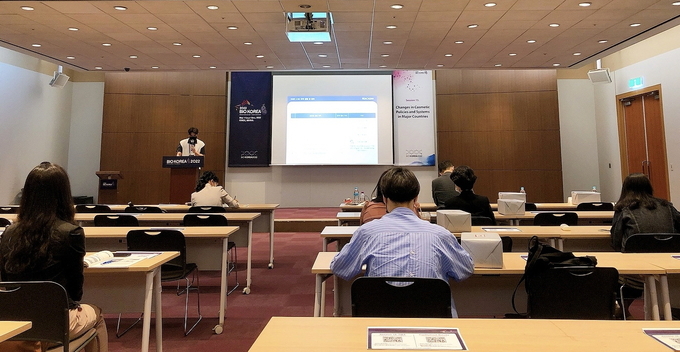 '최신 중국 화장품 규제 동향'을 소개하는 손성민 리이치24코리아 대표.