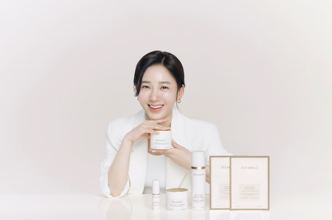 종근당건강이 ‘하이엔드 뷰티’를 지향하는 고효능 인체 줄기세포 배양액 화장품 브랜드 ‘스템벨’을 처음으로 공개하면서 배우 박주미를 모델로 캐스팅했다고 밝혔다. 