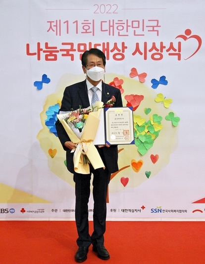 ‘2022 대한민국 나눔국민대상’ 대통령 표창을 수상한 이양구 동성제약 대표.