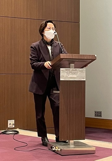 이재란 대한화장품산업연구원장은 세미나 개최와 함께 “지난 한 해 동안 연구원이 K-뷰티 기업의 해외시장 진출을 위해 진행해 온 사업에 대한 성과를 공유하는 한편 새로운 지원책을 모색하기 위한 기회로 마련한 자리”라고 의미를 부여했다.