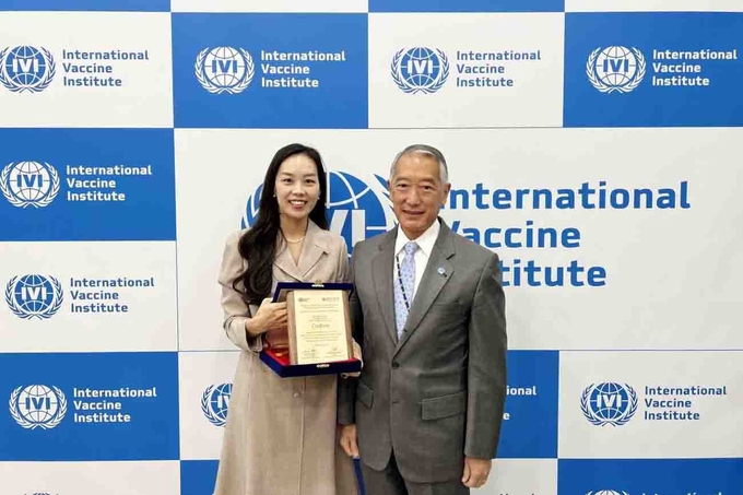 (주)코리아나화장품이 UN 산하 국제기구 IVI 국제백신연구소에 백신 연구와 보급을 지원하기 위한 후원금을 기부했다.