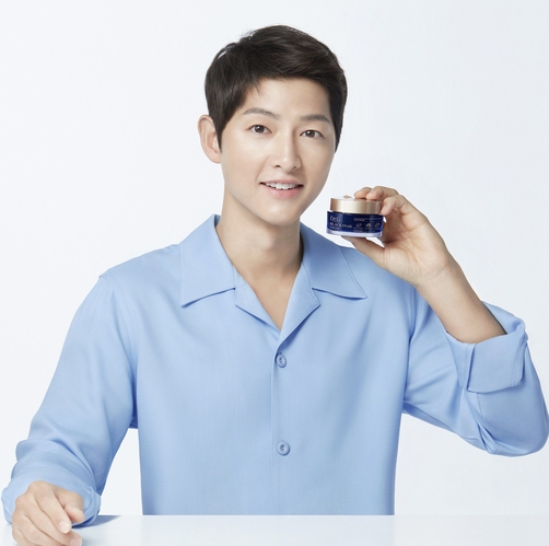 닥터지와 모델 재계약을 맺은 송중기.