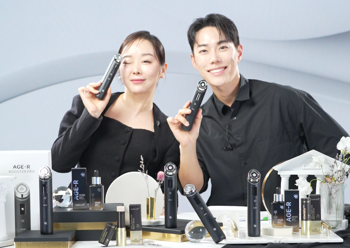 에이피알 ‘메디큐브 에이지알 부스터프로’ 카카오쇼핑라이브 화면.
