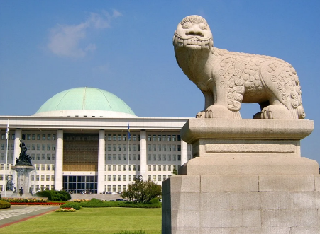 선의의 영업 양수인에 대한 보호 규정 마련의 필요성을 반영한 화장품법 일부개정법률(안)이 안병길 의원의 대표 발의로 이뤄져 대한화장품협회가 오는 28일까지 업계의 의견을 수렴한다.