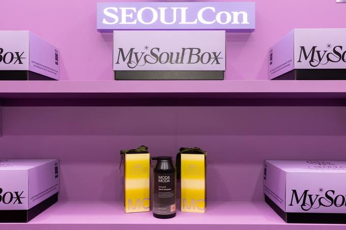 모다모다가 '2023 서울콘'에 참여했다. 사진은 서울 소재 뷰티 패션 제품 45개를 담은 '마이 소울 박스'.