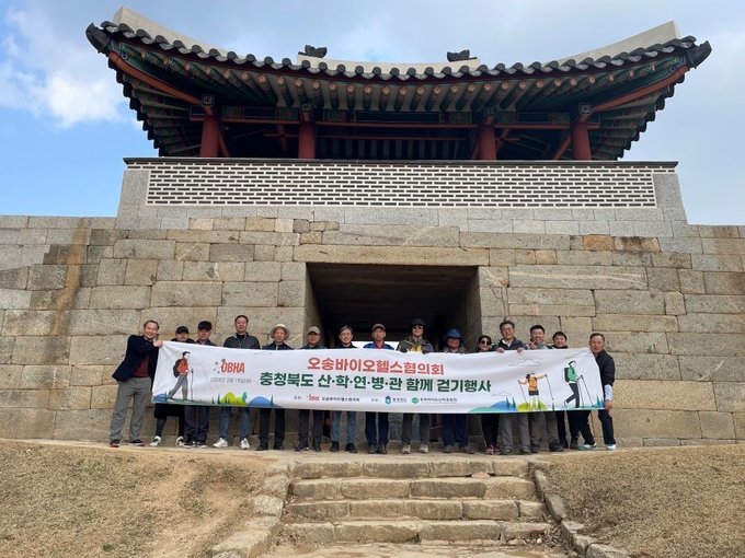 오송바이오헬스협의회가 충청북도 산학연병관 함께 걷기행사를 진행하고 참여 기업과 기관과의 소통기회를 가졌다. 