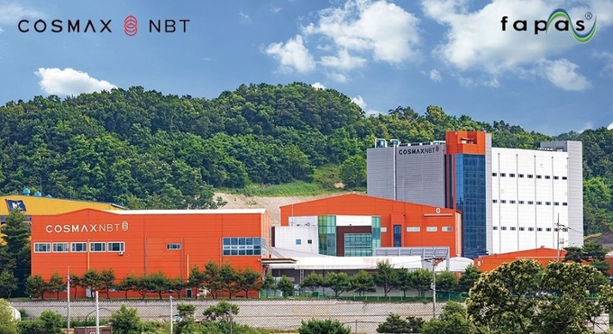 코스맥스NBT가 38항목에 걸쳐 영국 FAPAS(Food Analysis Performance Assessment Scheme) 인증을 획득했다고 밝혔다. 사진은 코스맥스NBT 이천공장 전경. <사진 제공·코스맥스그룹 홍보팀>