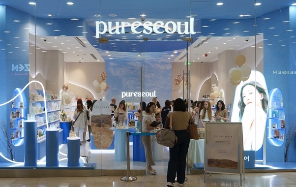 스킨1004가 영국 K뷰티 매장인 퓨어서울에 입점했다. 