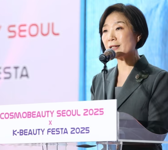 오영주 중소벤처기업부 장관이 K-뷰티페스타’ 개회사를 하는 전하는 모습. 