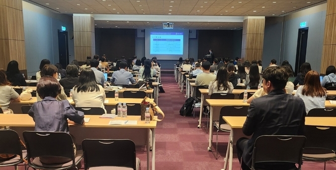한국인체적용시험기관협의회 주최 ‘화장품 인체적용시험의 최신 기술과 응용 사례’ 심포지엄. 뷰티업계 종사자 110명이 참가해 최신 인체적용시험에 대한 국내외 동향을 공유했다. 
