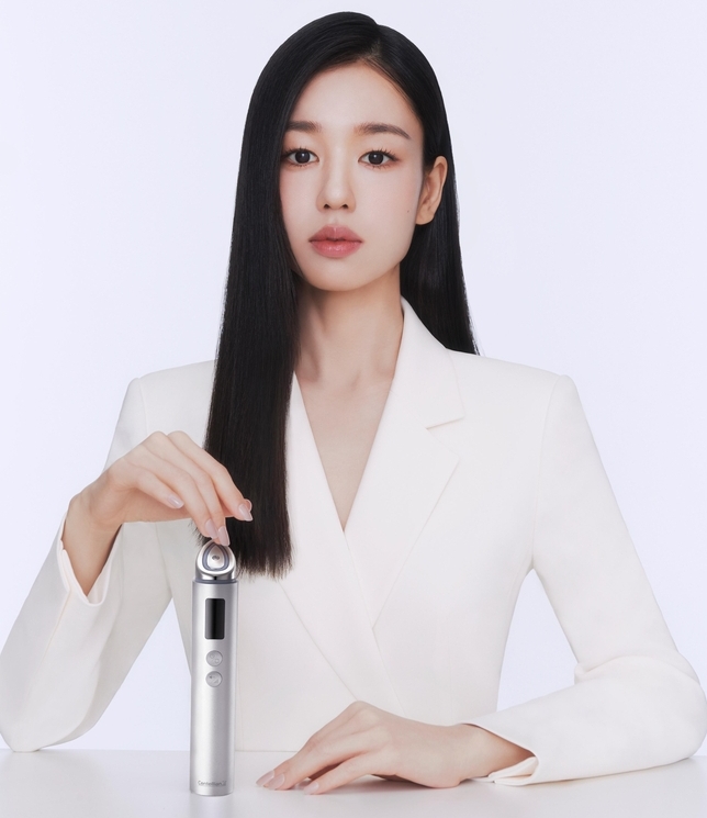 동국제약 뷰티 디바이스 ‘센텔리안24 마데카 프라임 맥스’.