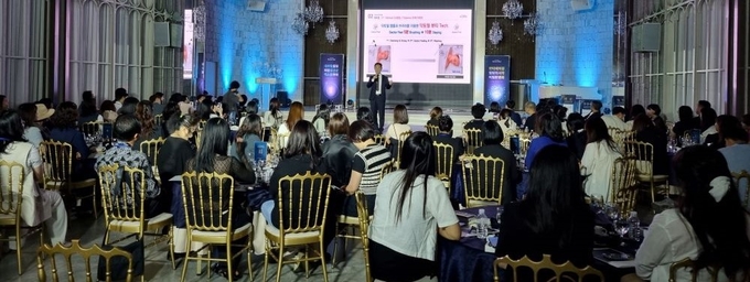 5세대 필링 케어를 제시한다는 캐치프레이즈로 탄생한 (주)닥터제이코스의 ‘닥토필’ 브랜드가 더리버사이드호텔 노벨라홀에서 론칭 세미나를 가지고 모습을 드러냈다.