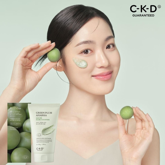 CKD 개런티드 그린플럼 AHA BHA 청매실 팩솝 클렌저가 네이버 공식 스토어에서 출시와 동시에 판매 1위에 올라 앞으로의 행보에 관심을 모으고 있다.