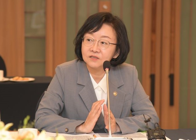 소비자단체 대표와의 간담회에서 인사말을 하고 있는 오유경 식약처장. 