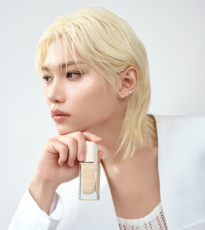 컨템포러리 뷰티 브랜드 헤라의 글로벌 앰버서더 스트레이 키즈의 필릭스. 