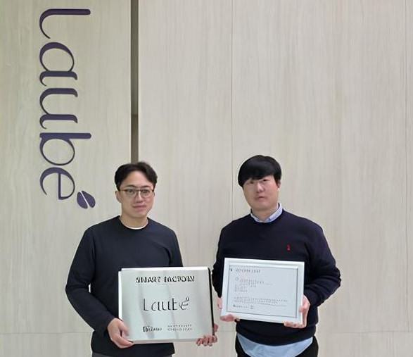 창립 초기부터 (주)이젬코의 초기단계 스마트팩토리 구축 작업을 함께 했던 (주)라우베는 올해 1월에 완공한 파주 새 공장에도 고도화 스마트팩토리를 구축함으로써 회사 경쟁력을 배가한 대표 사례로 꼽힌다. 
