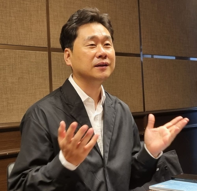 'K-뷰티 설계자들-뷰티로 세계를 정복하라'를 펴낸 황동희 작가. 