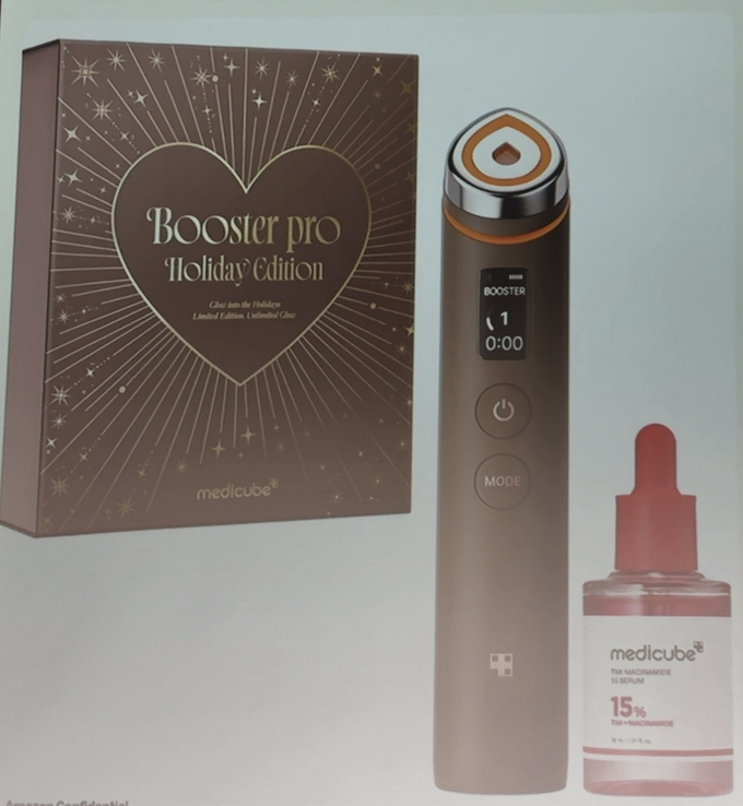 에이피알 '메디큐브 부스터 프로 홀리데이 에디션'.
