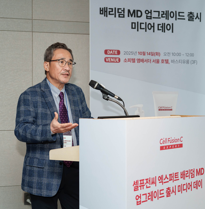 이진수 씨엠에스랩 대표가 “배리덤 MD 업그레이드 제품은 피부 질환자의 생활을 세심하게 관리한다”고 설명하고 있다.
