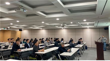 (사)스마트제조혁신협회가 ‘2025 제조혁신코리아’의 콘텐츠로 ‘제조 디지털 트윈 콘퍼런스’를 진행, 사업 성과를 공유하는 기회를 가졌다.<br>
 