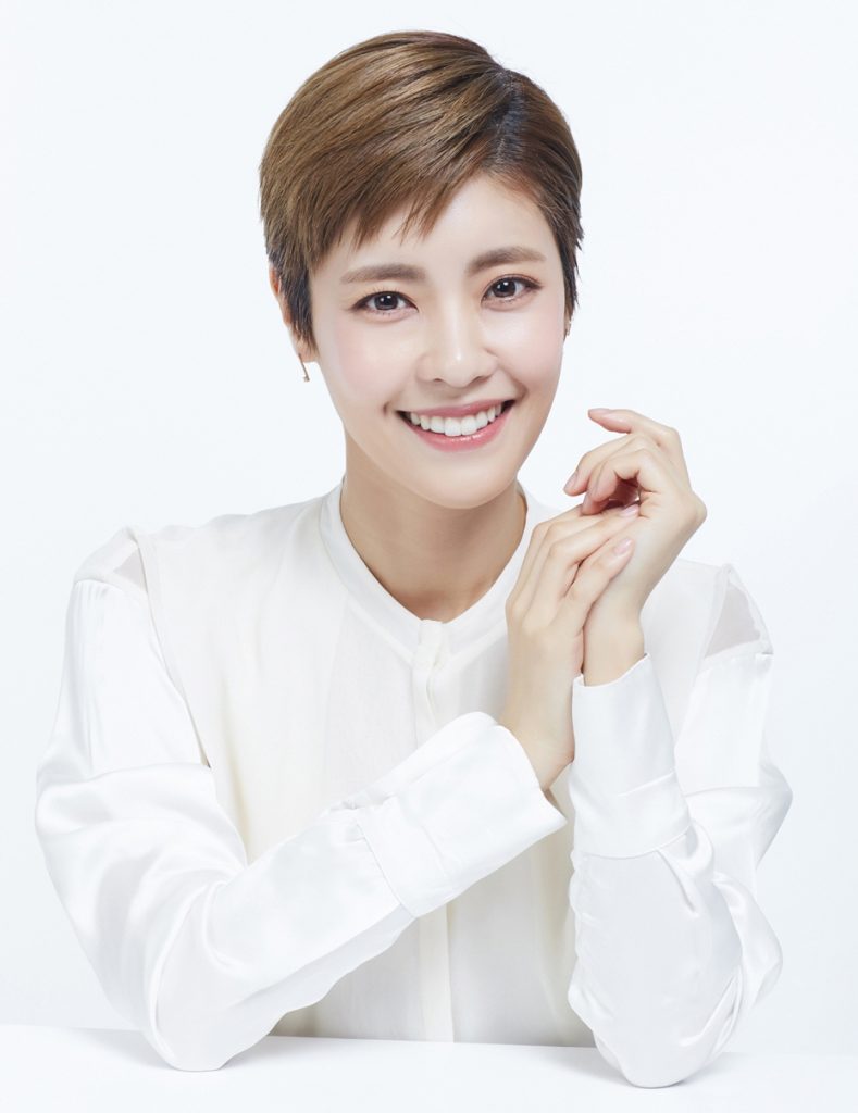 제이준코스메틱의 전속모델로 활동을 시작하는 배우 이윤지.