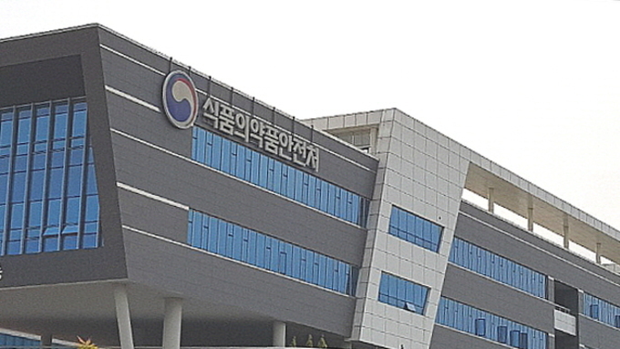 “화장품 대체 포장재에 표시·기재 스티커 부착 허용”