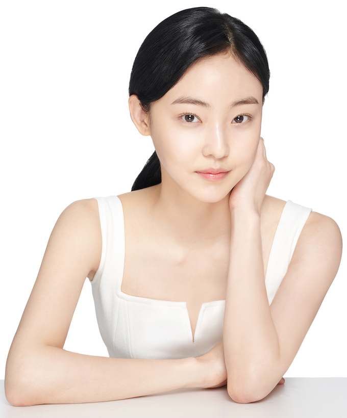 리얼베리어 전속모델 배우 전소니.
