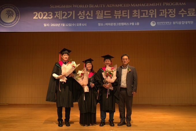 사진 왼쪽부터 한종록 휴먼에틱 대표·이성실 젤르크리에이션 대표·문재유 도터라인 대표· 이성근 성신여자대학교 총장.