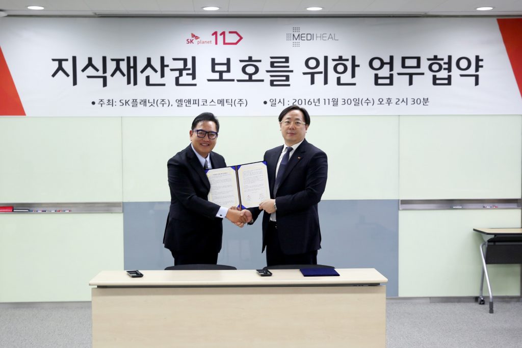최항석 엘앤피코스메틱 국내 영업 본부 대표(좌)와 장진혁 SK플래닛 MP 부문장(우).jpg