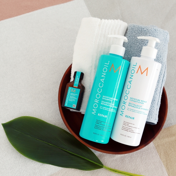 ‘모로칸오일(Moroccanoil)’은 야외활동이 잦아지는 봄을 맞아 4월 한 달간 외부환경으로 인해 손상된 모발을 관리해주는 스페셜 기프트 증정 샴푸&컨디셔너 패키지 프로모션을 진행한다.