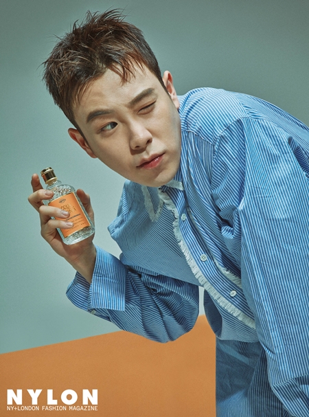 아쿠아콜로니아는 4711의 내추럴 라인으로 자연에서 영감을 얻은 과일 향과 향료가 조화를 이뤘다.