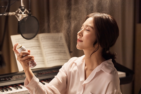 꼬달리(CAUDALIE)는 베스트 셀러인 그레이프 워터 2017 리미티드 에디션과 함께 보아의 뷰티 시크릿이 담긴 광고 비하인드 컷을 공개했다.
